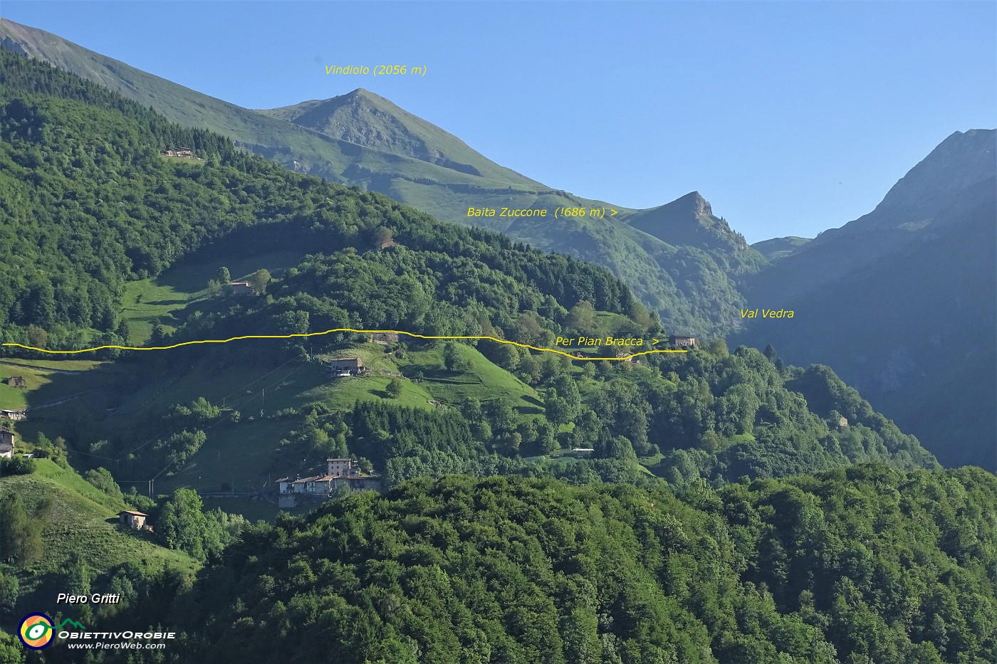 07 Da Zorzone su sterrata raggiungo Pian Bracca (1100 m) - Copia.JPG -                                